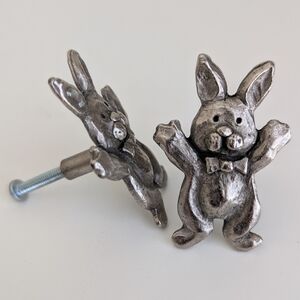 Handmade Decorative Bunny Rabbit Hammered Metal Door/ Cabinet Knob Set 2 Silver
